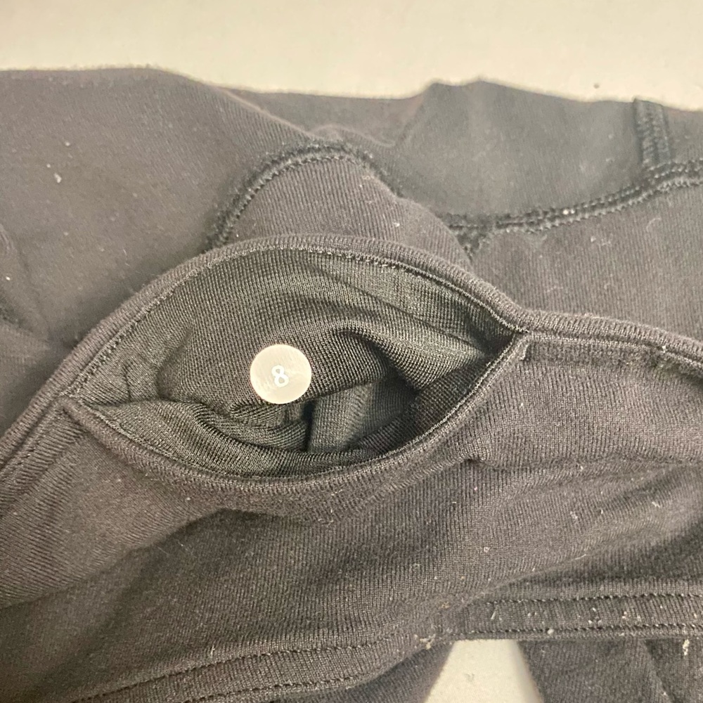 Lululemon under wunder cropped black capris, size 8. - Picture 3 of 5